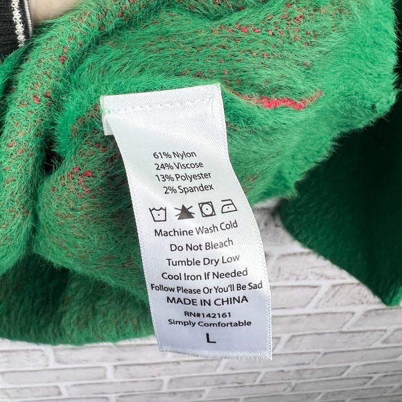 🎄|•LULAROE•| Super SOFT Fuzzy 'Merry' Christmas Sweater Size Large - Picture 5 of 5